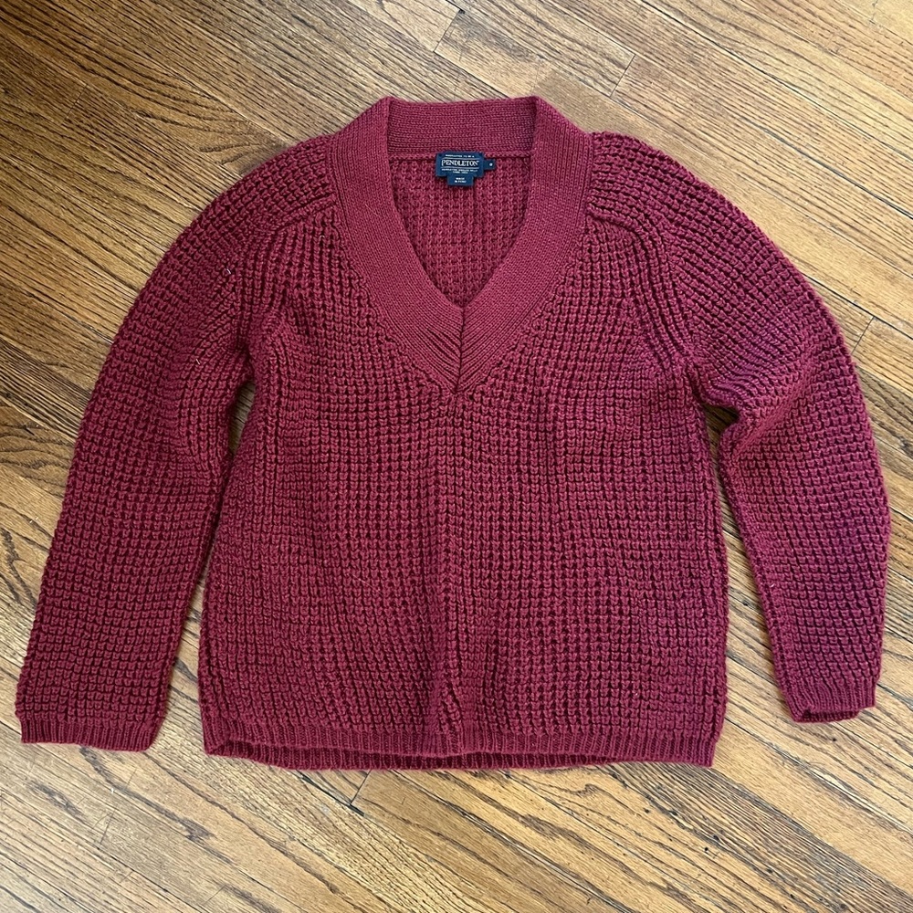 Pendleton oversized fisherman sweater in size small, cranberry color